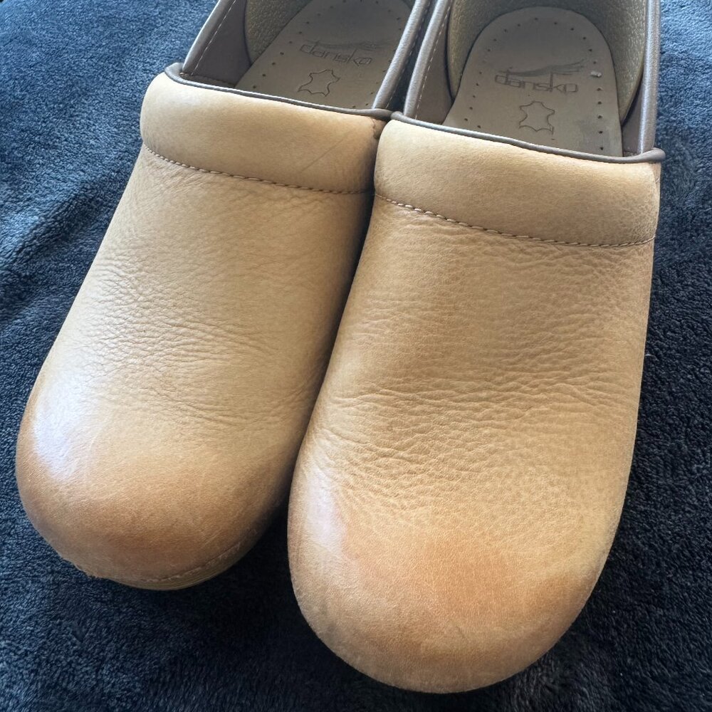 Dansko Professional Honey Distressed Clogs Mens Size 39 Brown Leather Shoes